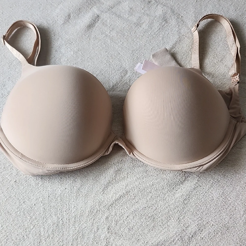 Victoria's Secret Light Beige Bra - Picture 1 of 4